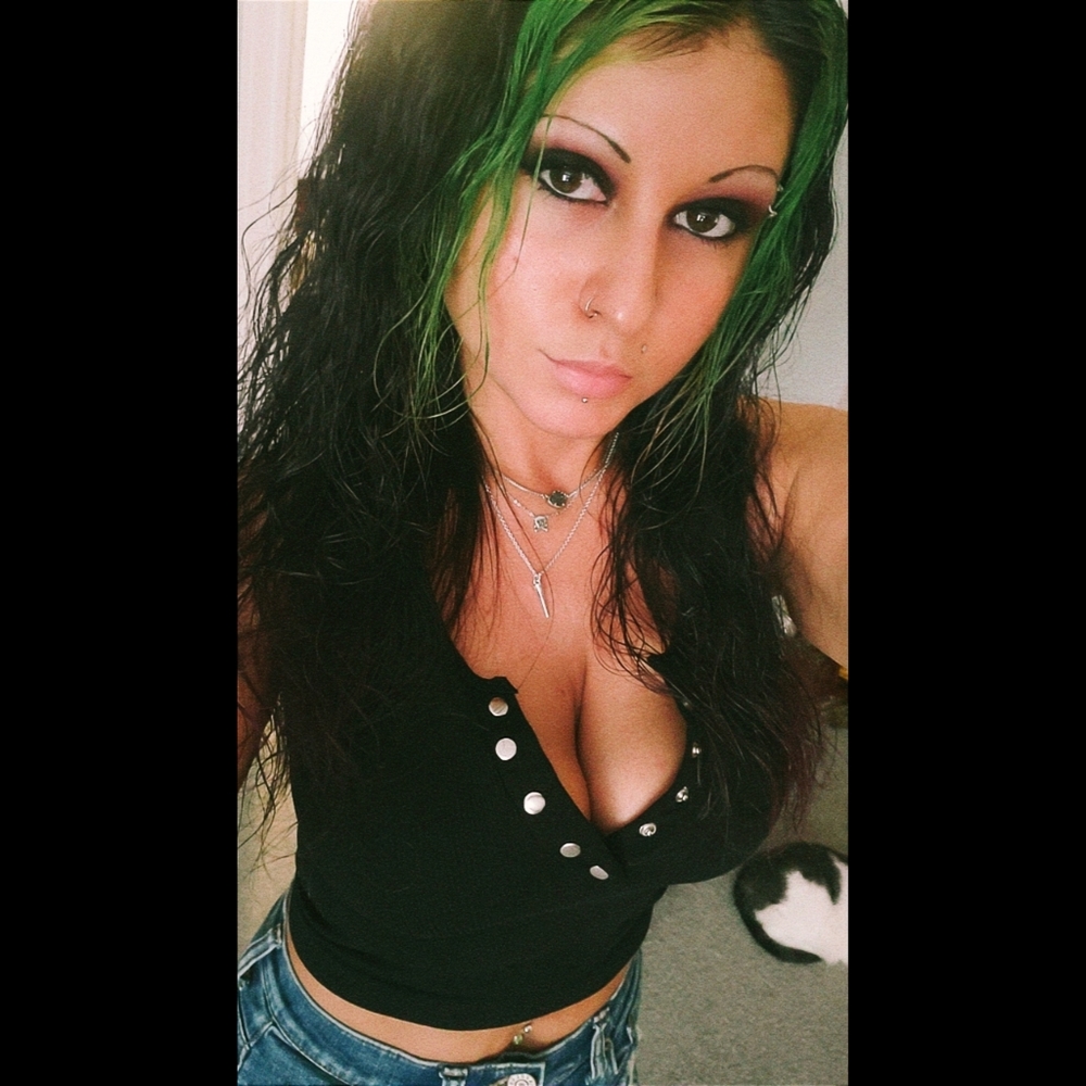 💜🖤💚 Shop my fabulous, ever growing closet! 💜🖤💚